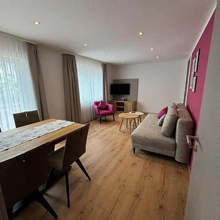 بيت ريفي Landgasthaus Zur Linde, Neusatz *