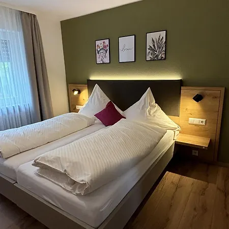 Landgasthaus Zur Linde אורחן 3*