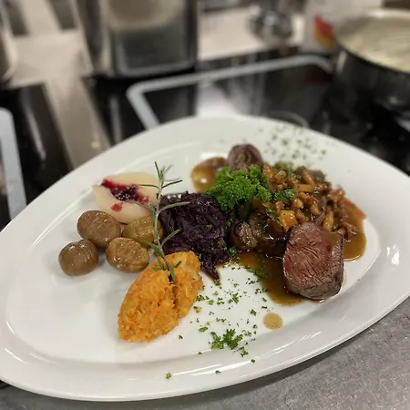 Landgasthaus Zur Linde, Neusatz بيت ريفي