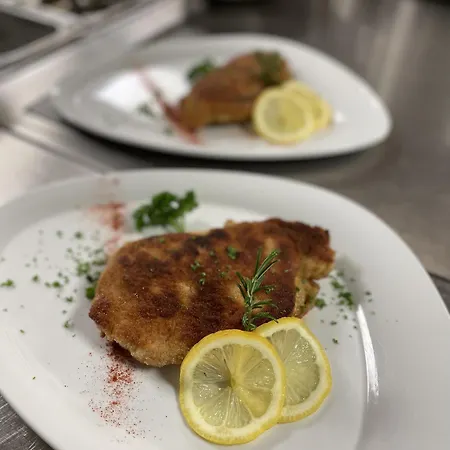 Landgasthaus Zur Linde, Neusatz بيت ريفي *